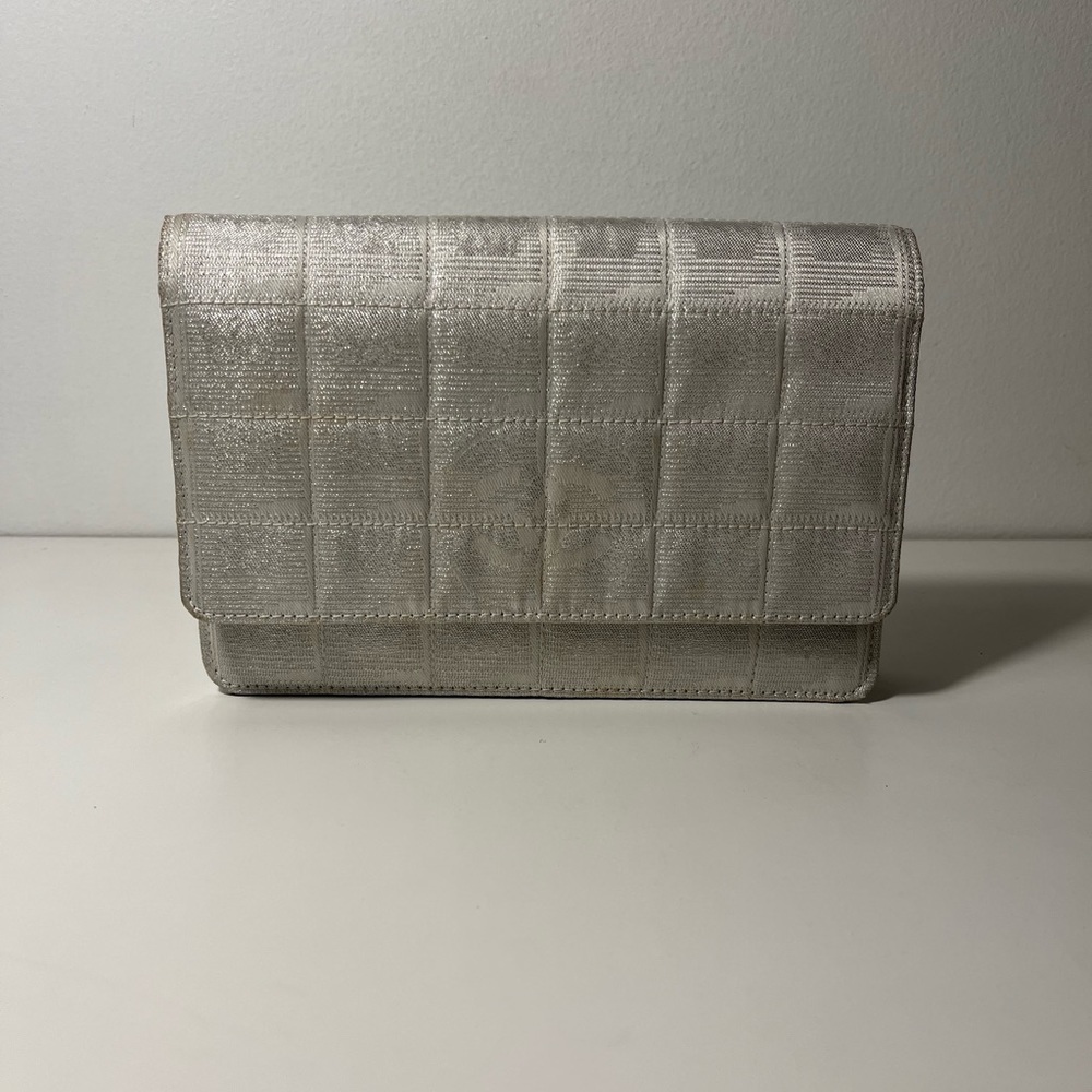 CHANEL | White Crossbody Bag